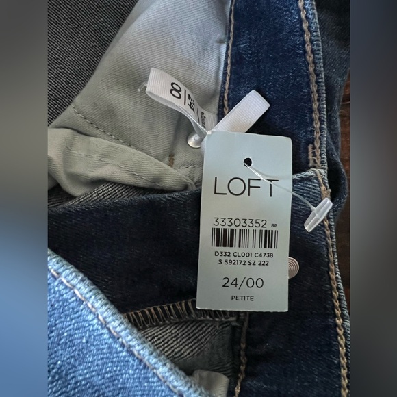 Petite Super Soft Girlfriend Jeans in Bright Mid Indigo Wash. NWT - Picture 9 of 9